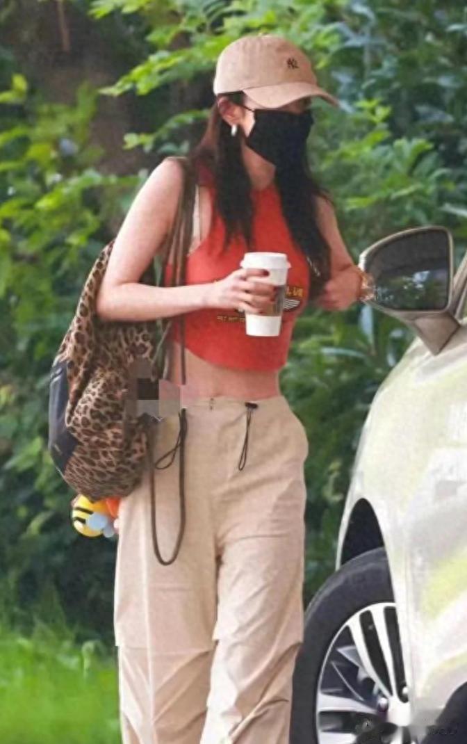 慕了!杨幂私下穿衣大胆,这身材绝对谁娶到谁赚翻