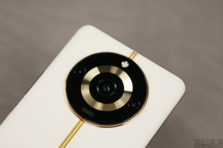 告別“單攝羞恥”，可能是性能向手機的必經之路