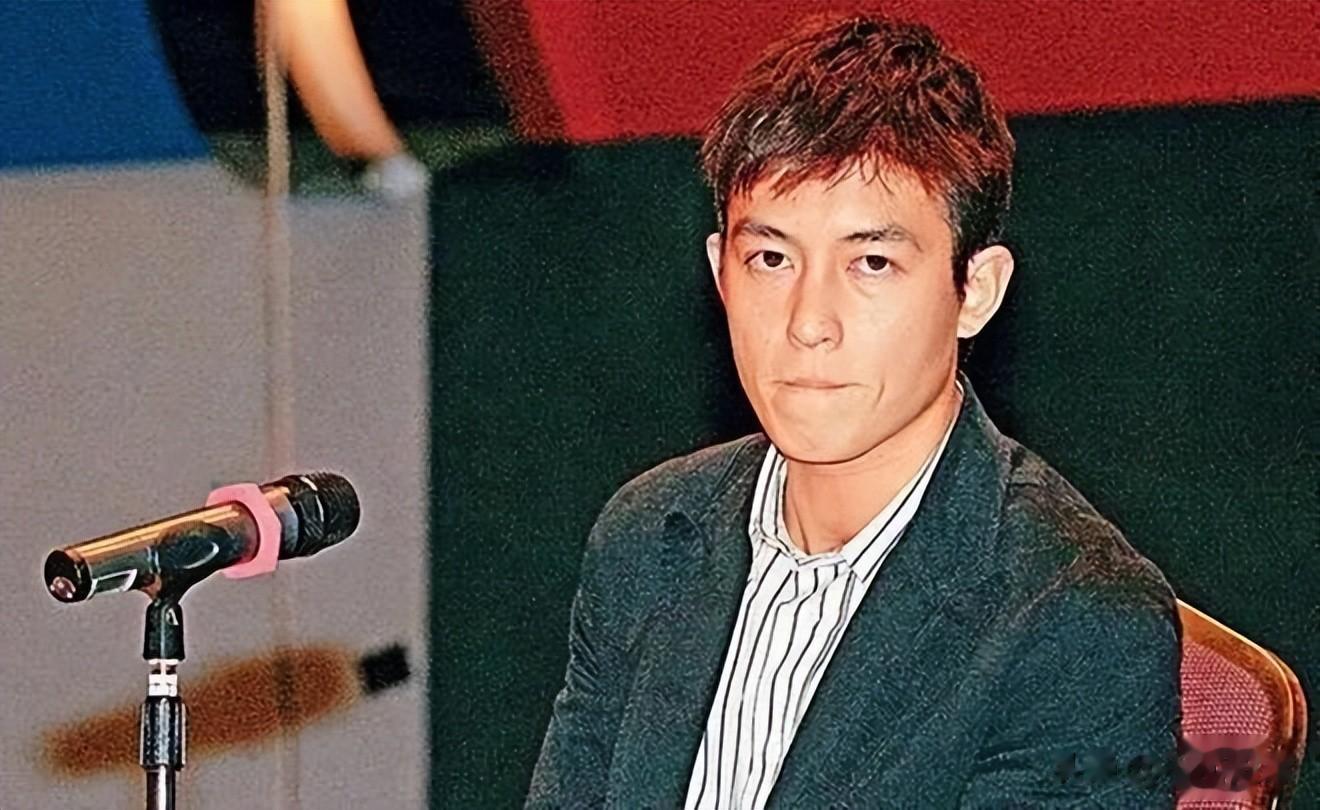 陈冠希母亲有多美？肤白貌美腿又长，难怪陈冠希当年女人缘那么好