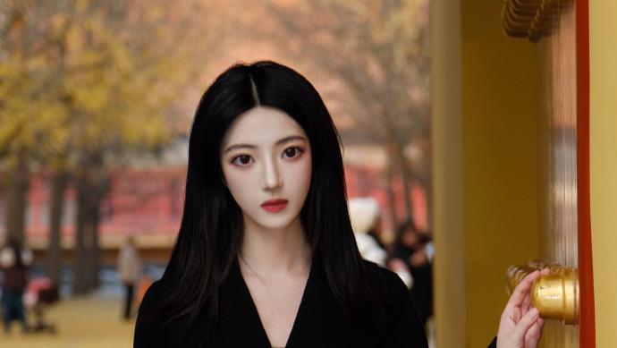 许荔莎称已报警，并委托律师起诉