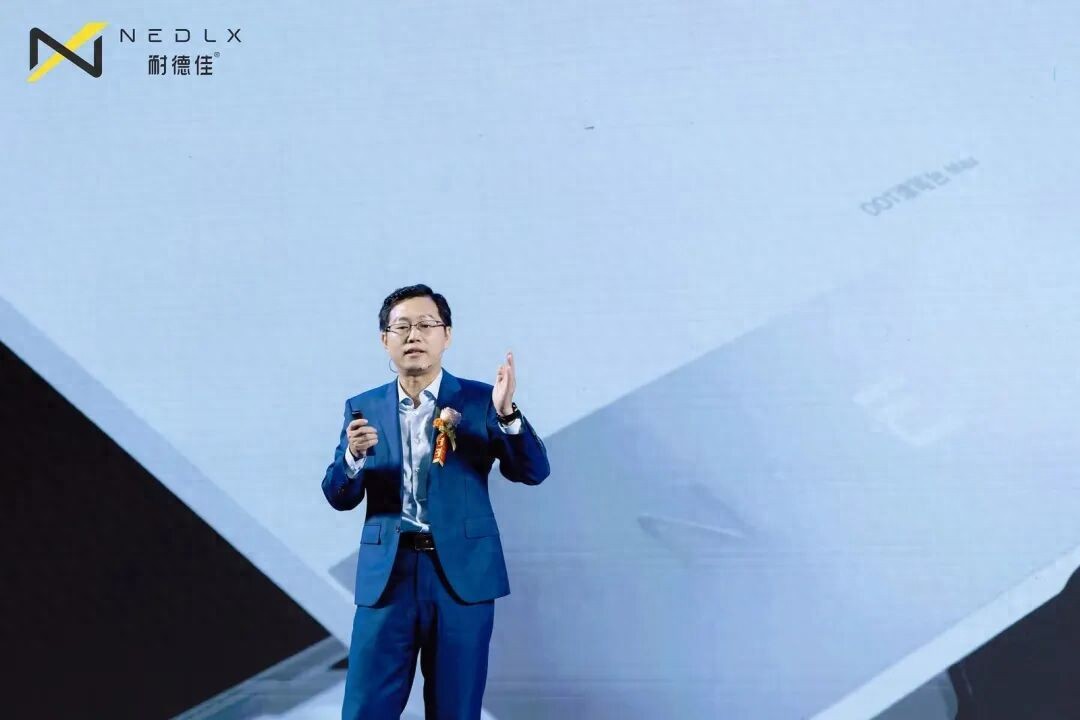 中國光學的下一個故事，從孩子的書桌上開始