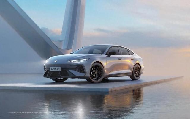 畅销10万级运动家轿变样了，还是挺帅的