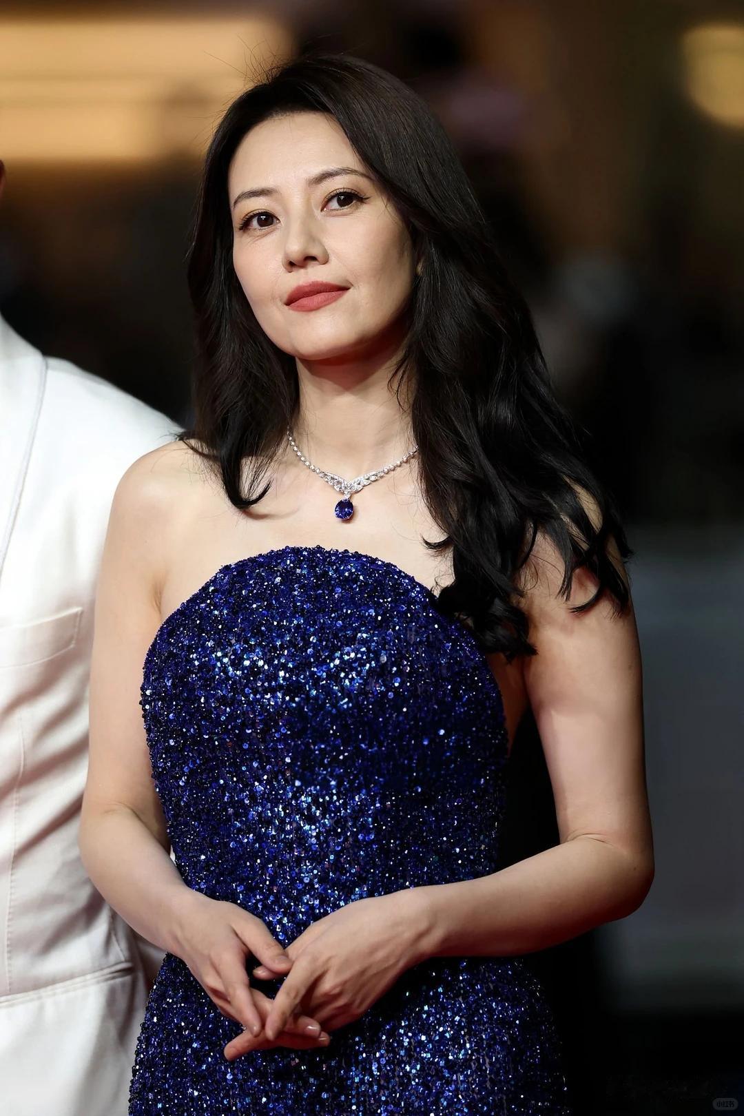 珠海红毯太真实！孙俪脸垮皱纹多，邢菲假发包好土，高圆圆真老了