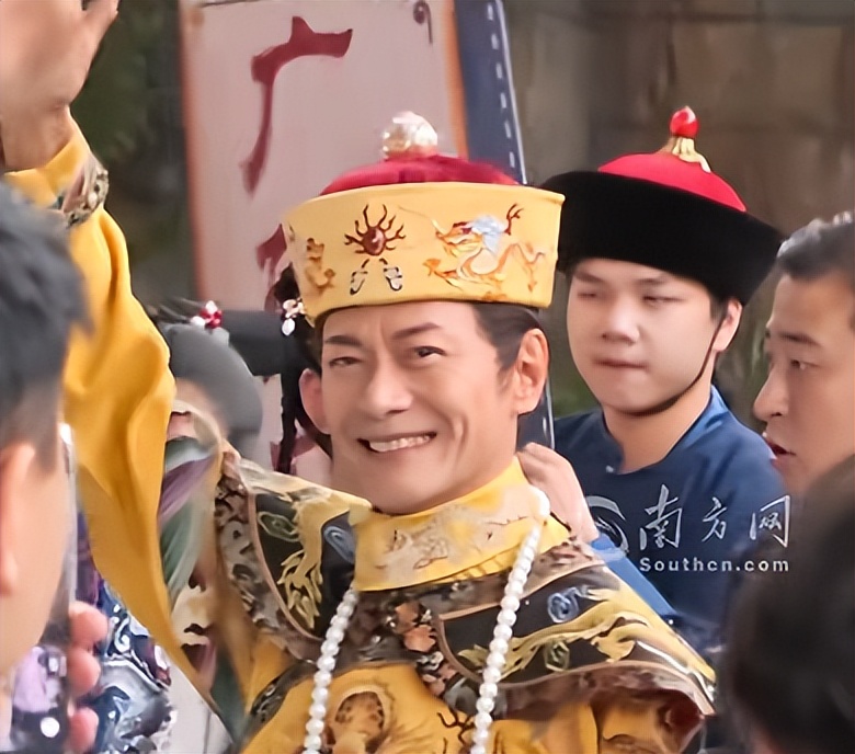 知名女演员被曝在景区打工，网友：真和当年一样