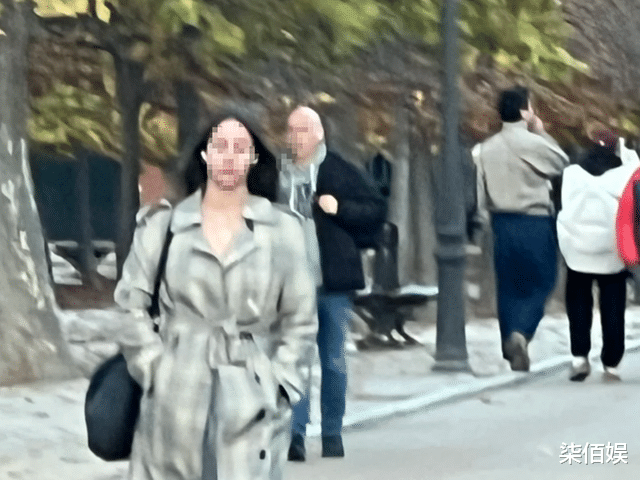 雷佳音西班牙度假被偶遇，在马德里投资买房，快1年没拍戏好悠闲