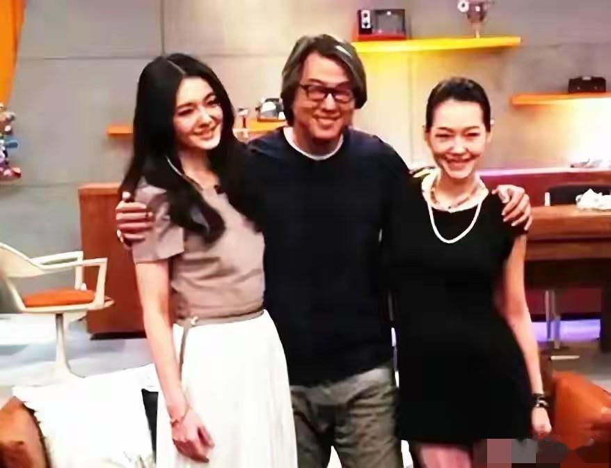 不装了！王伟忠为小S获奖设宴，她笑的很开心