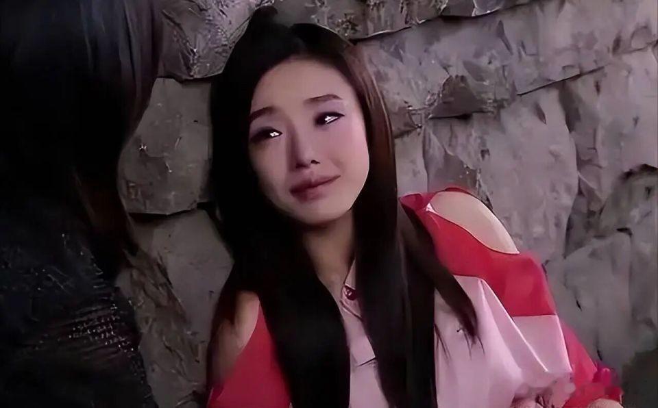 她曾被张艺谋力捧，成名后与富豪卷款61亿逃往国外，如今怎样了？