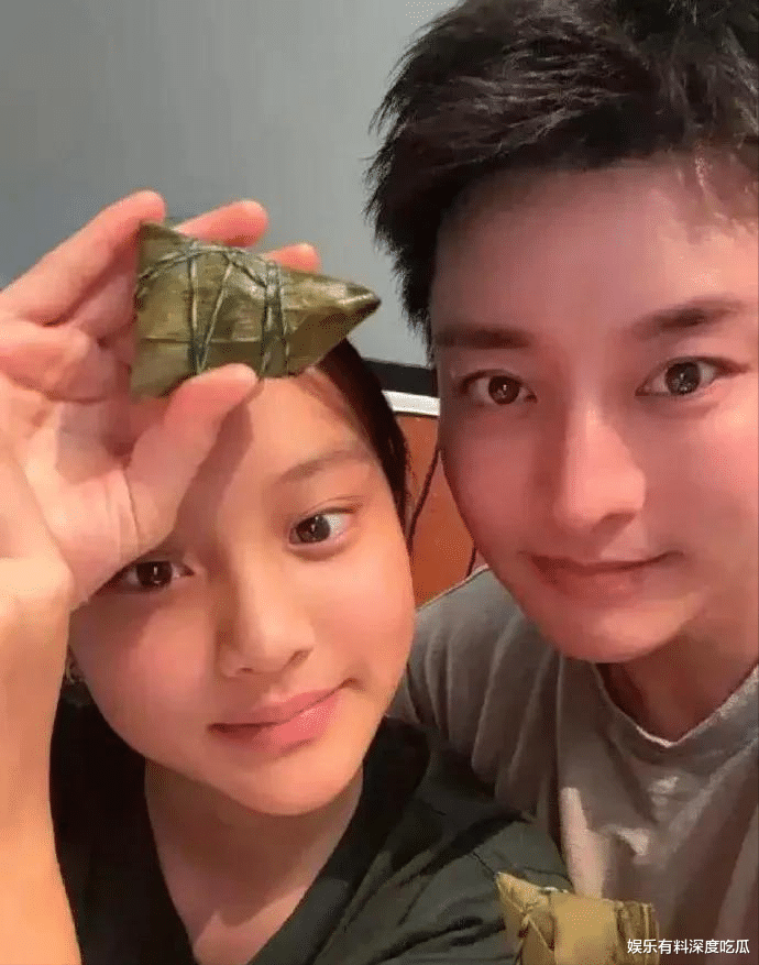 甜馨点赞引风波：贾乃亮表演型人格争议再起，李小璐过往令人唏嘘