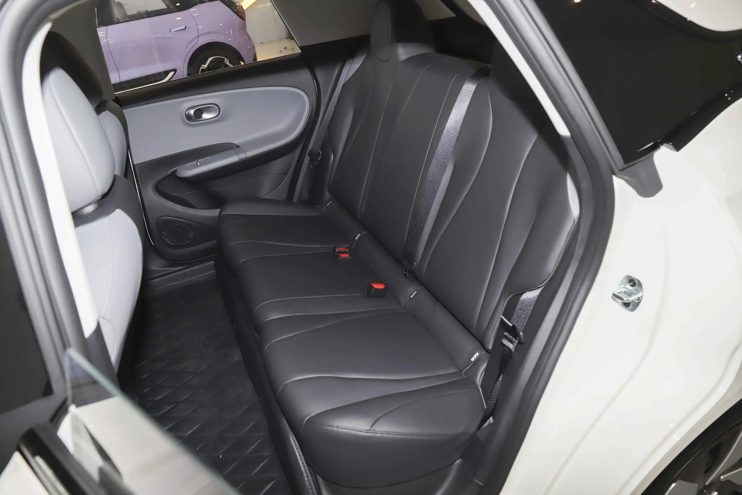 真香一口价6.78万，配无框门+5座，330km续航，这小车适合年轻人