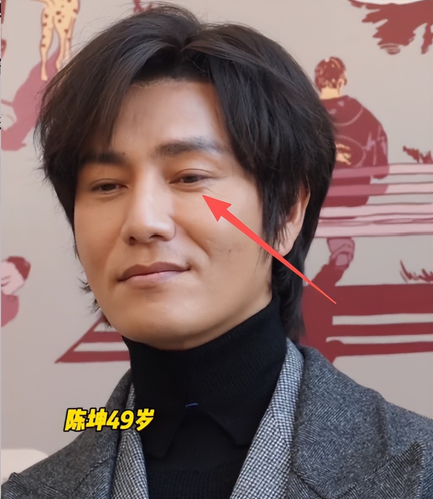 49岁陈坤颜值断崖下跌，眼小脸胖贴假发片，被一旁的吴磊抢尽风头