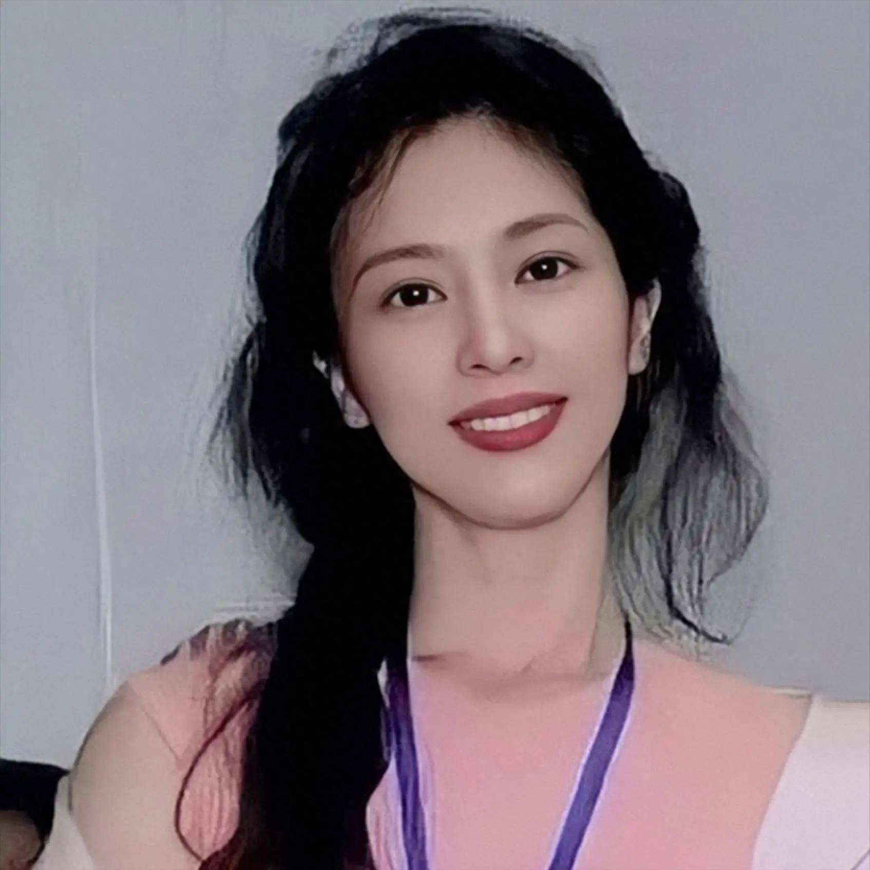 刘亦菲母亲刘晓莉:长得比女儿还漂亮,两婚两离,66岁单身也幸福