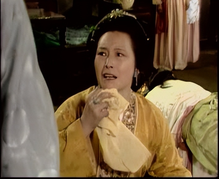 为拍红楼梦3年不回家，儿子诉苦信帮她成就经典，女儿也成老戏骨