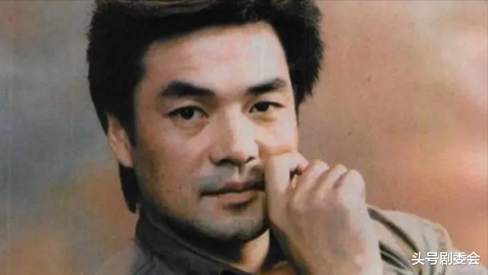 被许晴抛弃,在葛优家睡3年沙发,61岁搭档迪丽热巴,终于火了