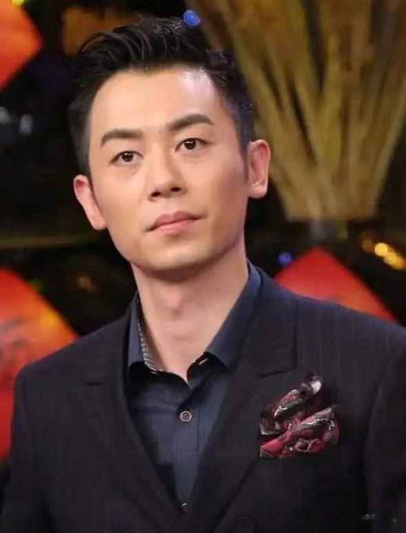 朱亚文糊了4年终于开窍：在娱乐圈闷声搞事业，比耍嘴皮子强百倍