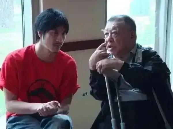 《歌手》决赛帮唱嘉宾敲定！演唱曲目曝光，王力宏落地长沙被拍