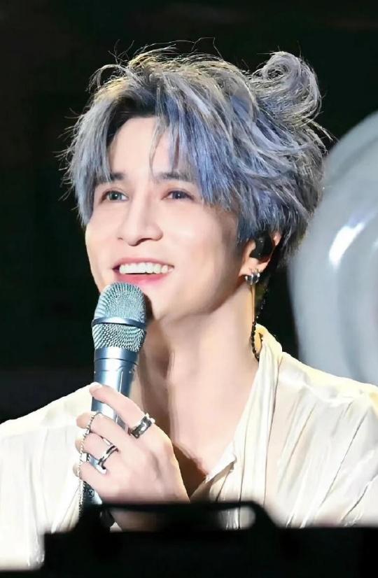 陪睡陪玩只是冰山一角!因不愿陪酒被男明星打骨折,周杰真说对了