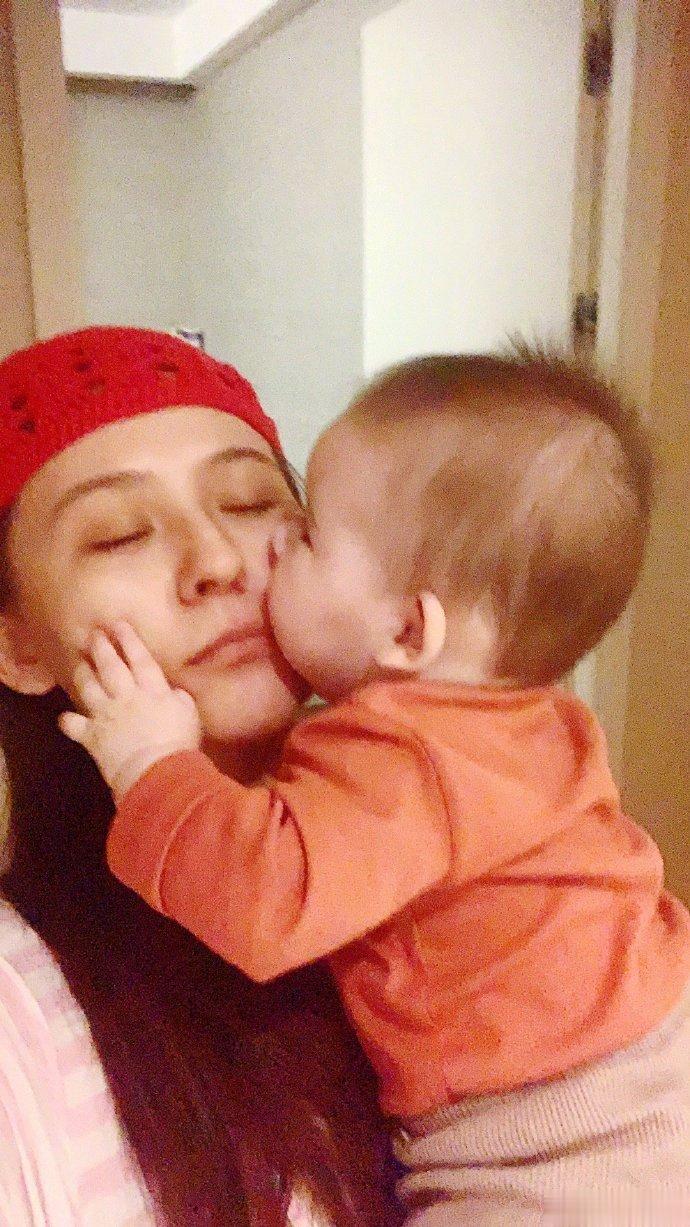 突发！热依扎凌晨晒病历单被疑出车祸，胸部损伤肋骨骨折令人担忧