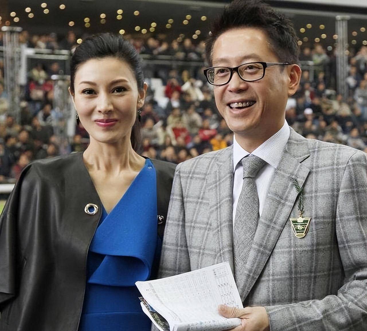 55岁李嘉欣疑整容,少女感十足!许晋亨老太快夫妻同框似两代人!