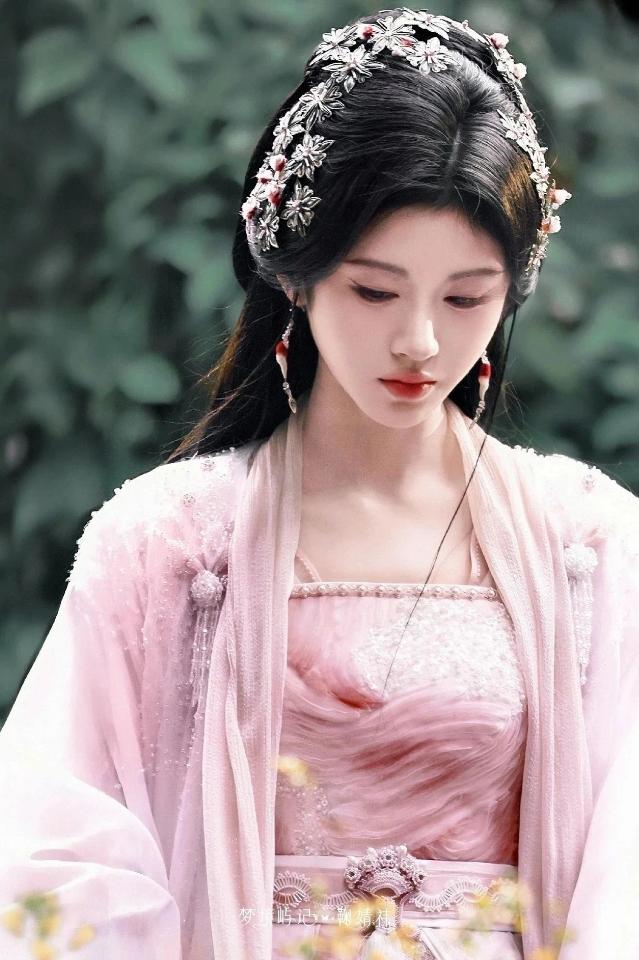 超美的鞠婧祎《月鳞绮纪》露芜衣来了