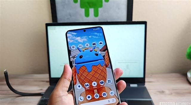 媲美Windows！Android 16全新桌面模式首測：手機一插秒變電腦