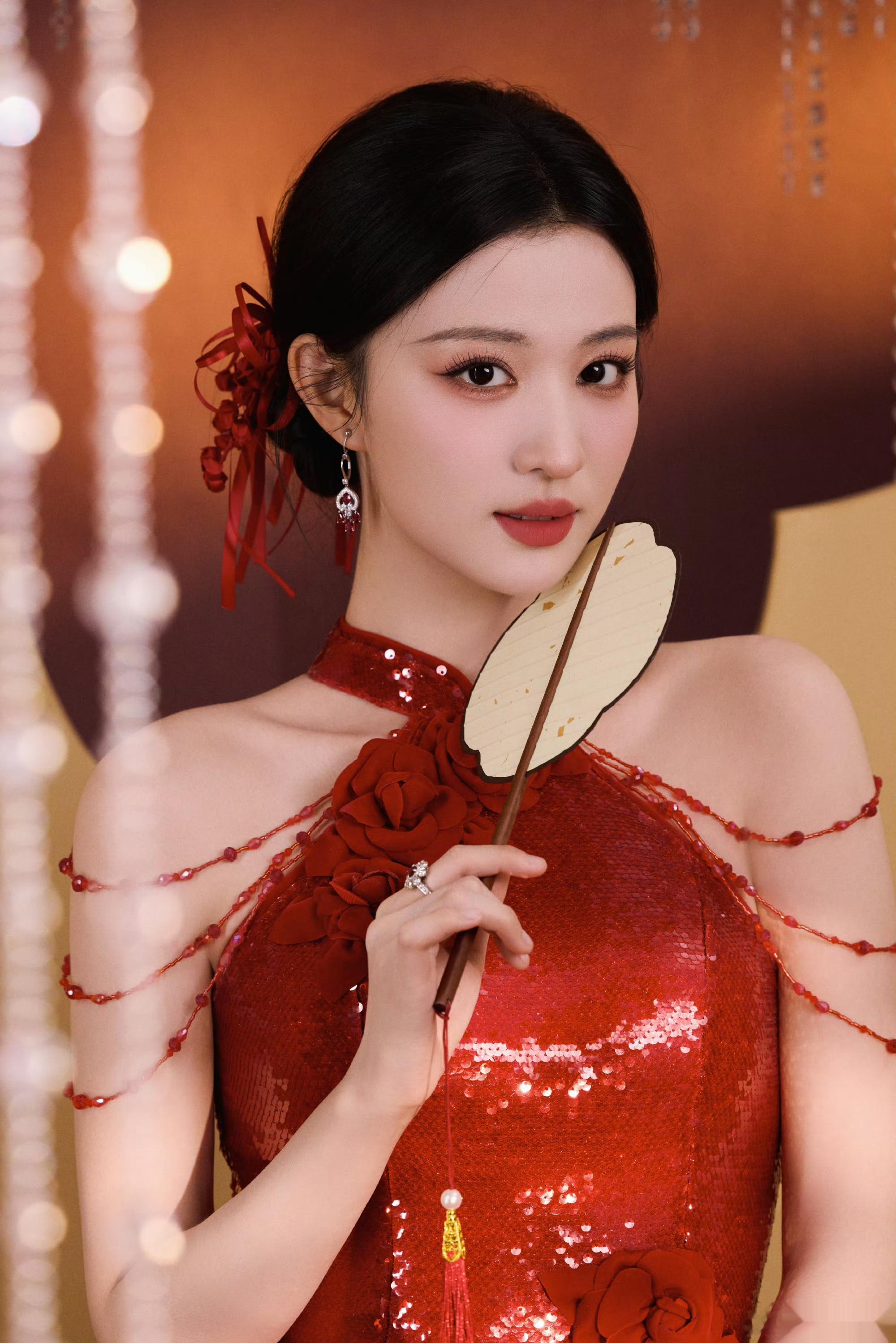 王楚然新中式挂颈旗袍，美得不要不要的