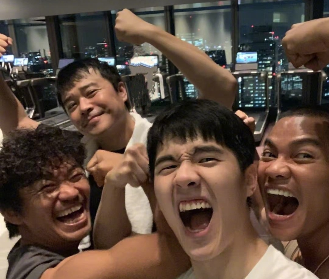 陈保国冯小刚大佬私下聚会，陈思诚管虎参加，闫妮沙溢举止太亲密