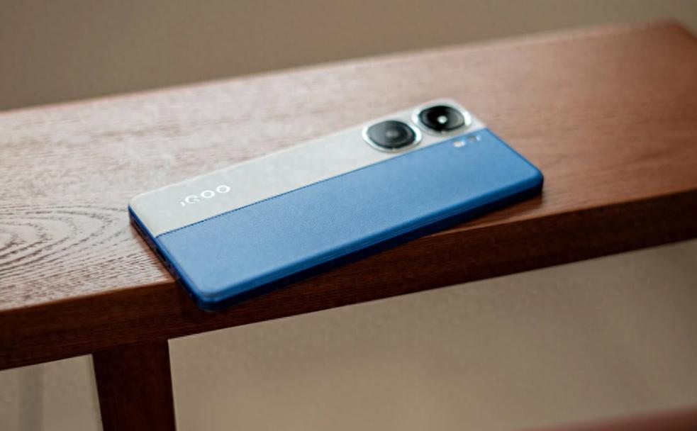 16G+512G!9月价格“雪崩”的一款手机,公认高配低价,再战六年