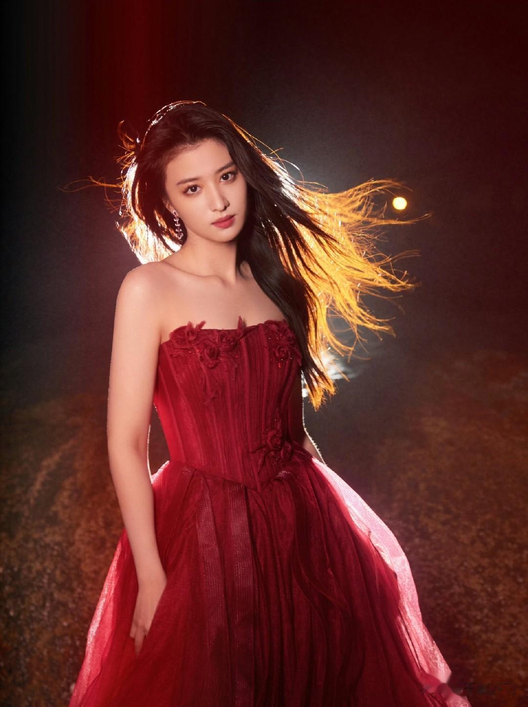 成龙《过家家》票房仅1612万，《疯狂动物城2》重回日冠