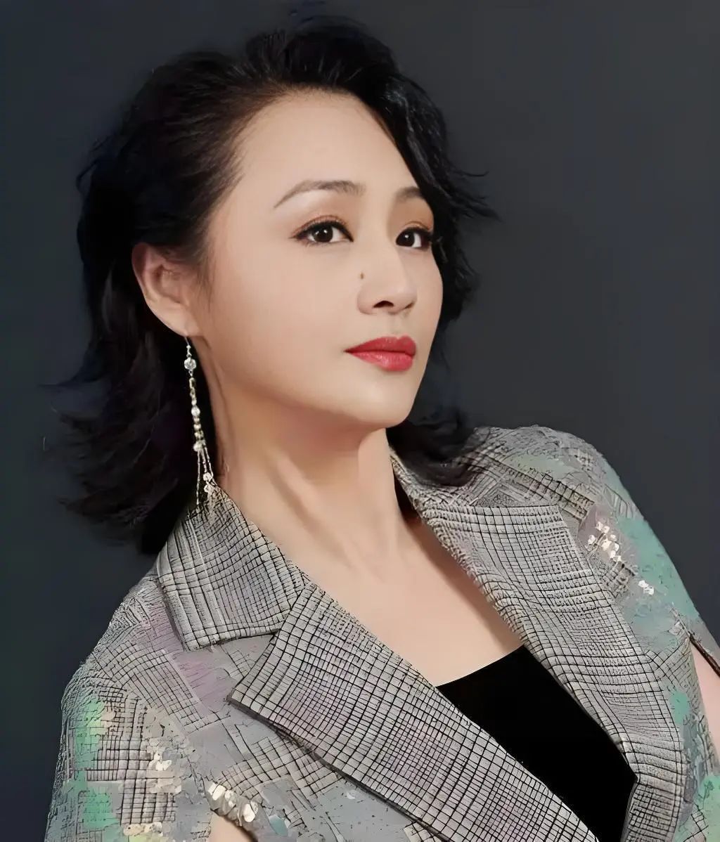 曹颖自爆患癌震惊娱乐圈:“没多少时间了,我想陪儿子长大”