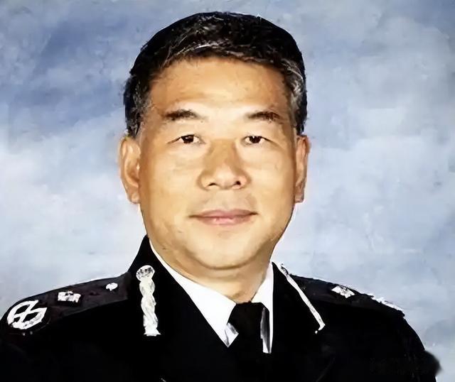 70岁任达华现状，收完麦子又来种玉米，“影帝”农忙季也得回家