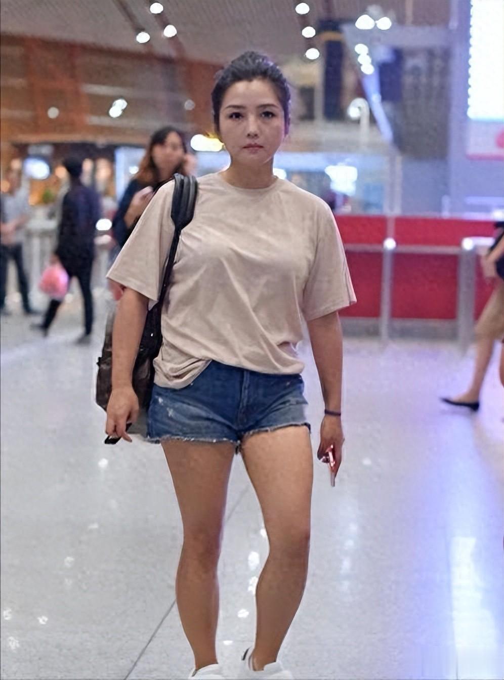 分手14年,释小龙何洁境遇天差地别,一个身家过亿,一个养不起娃