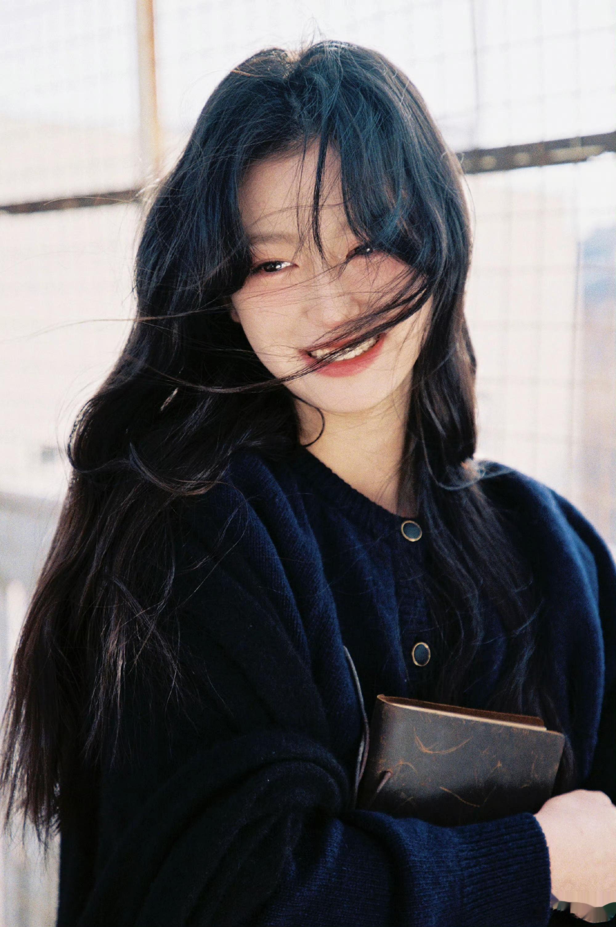 裴佳欣 17岁的青春活力 让人挪不开眼睛