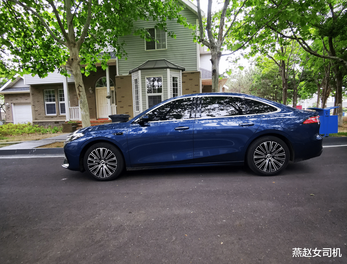 吉利银河A7实车现身，大过秦L+电子怀挡，油耗2L级/续航超2100km