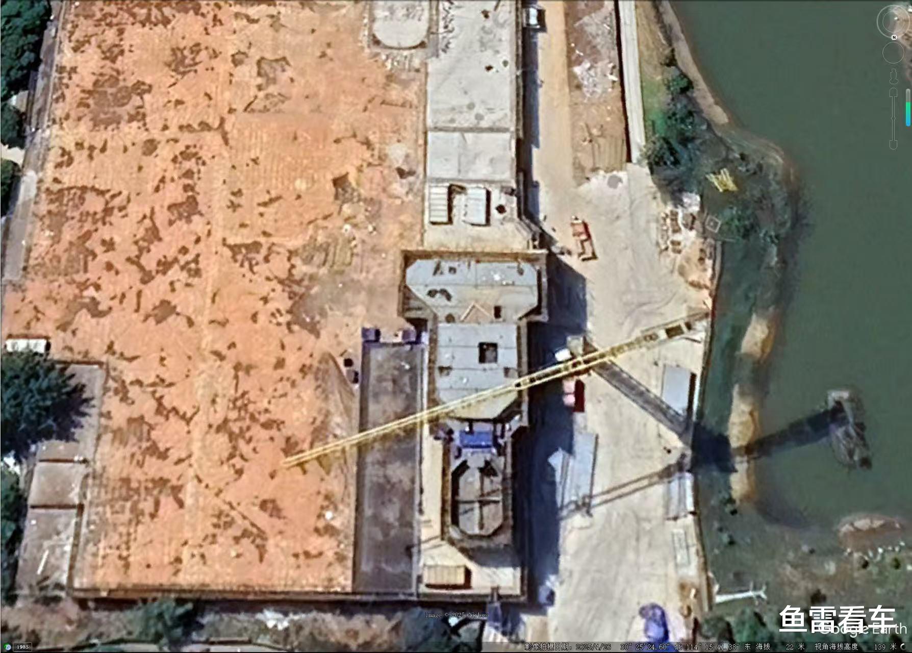 雏形已现!中国新型航母舰岛末端类似烟道的部分确定为雷达基座