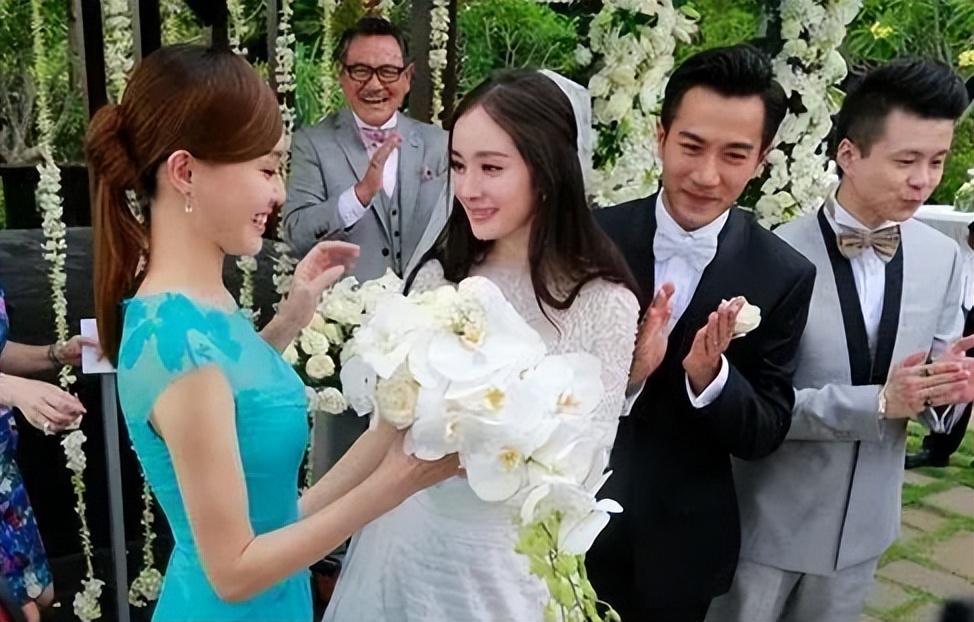 眼神都懒得给对方，杨幂刘亦菲现场“明争暗斗”，尴尬的却是唐嫣