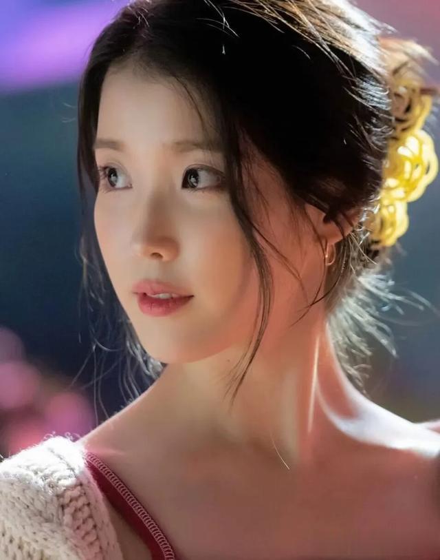 女神IU李知恩:娇小身材，绝美面容，深受韩国粉丝们的喜爱