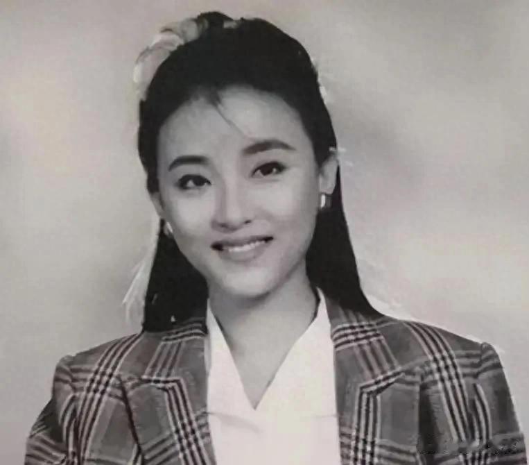 杨澜前夫张一兵现状:普通上班族,在银行上班,和杨澜无任何联系