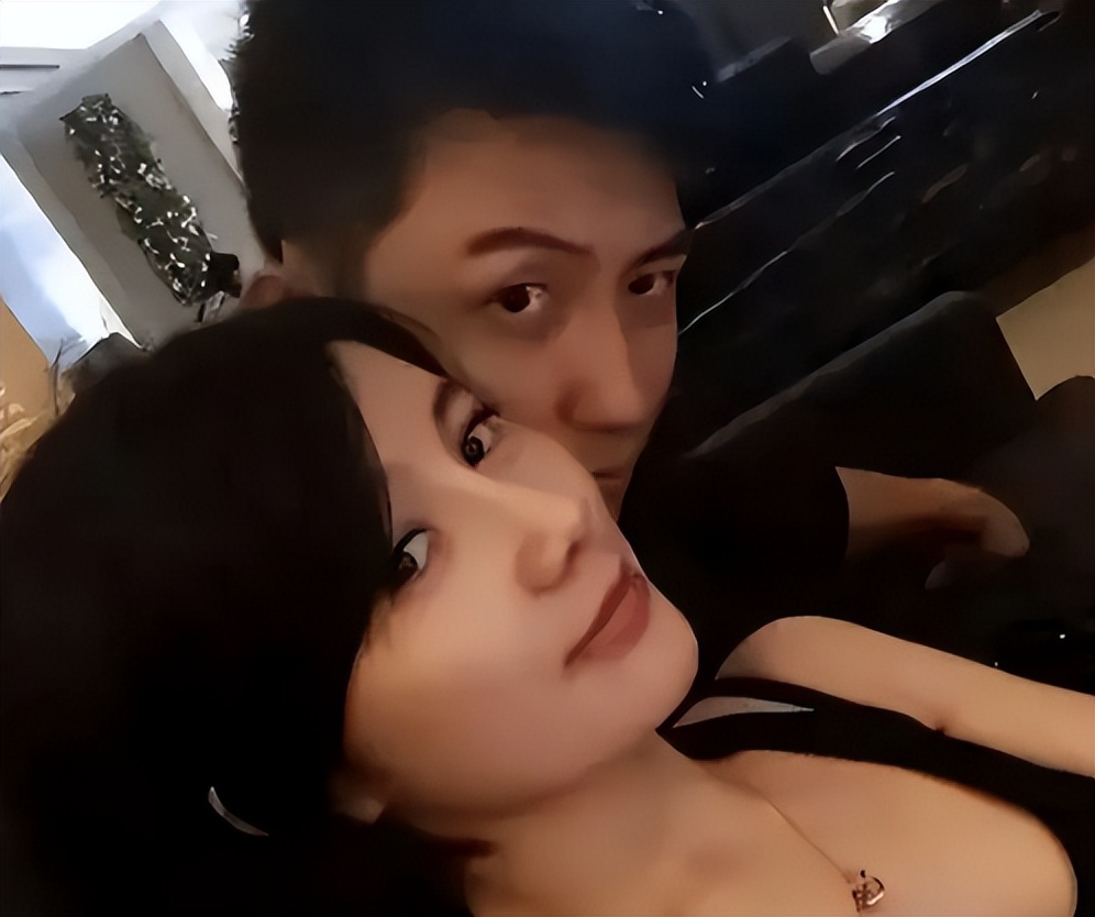 和黄景瑜离婚7年后，王雨馨再曝孩子被打没了，狐狸尾巴藏不住了