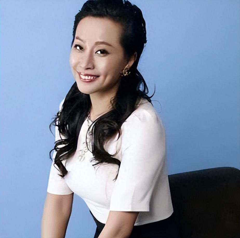 先后5次登上春晚，丈夫去世后5年才走出来，再婚后却不被观众理解