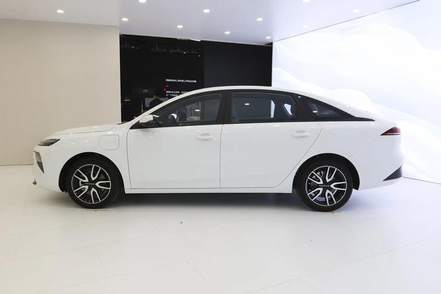 上汽一口价模式覆盖面很广，荣威D6也有涉猎，7.98万起