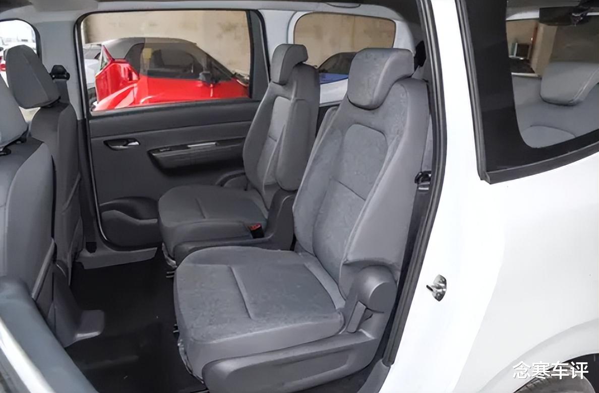 新五菱宏光三种动力齐发，纯电续航300公里，增程版还能对外放电