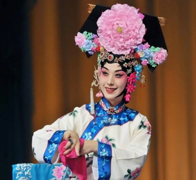 京剧名家史依弘：离异18年，前夫李诚儒闪恋女星，她为何至今单身