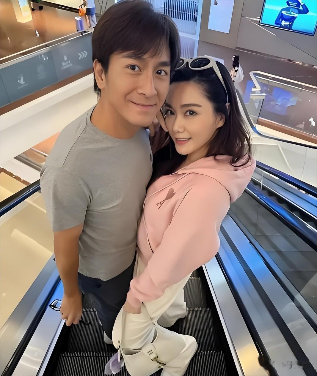 马国明父亲出殡:汤洛雯灵堂上的一个动作,撕开豪门遮羞布