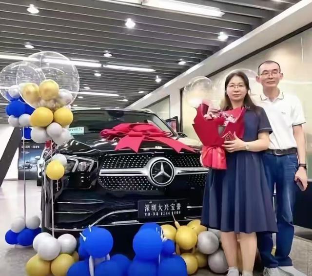 不看不知道，郑琴和妈妈账号曝光透露离婚时间线，谢爸口碑翻车