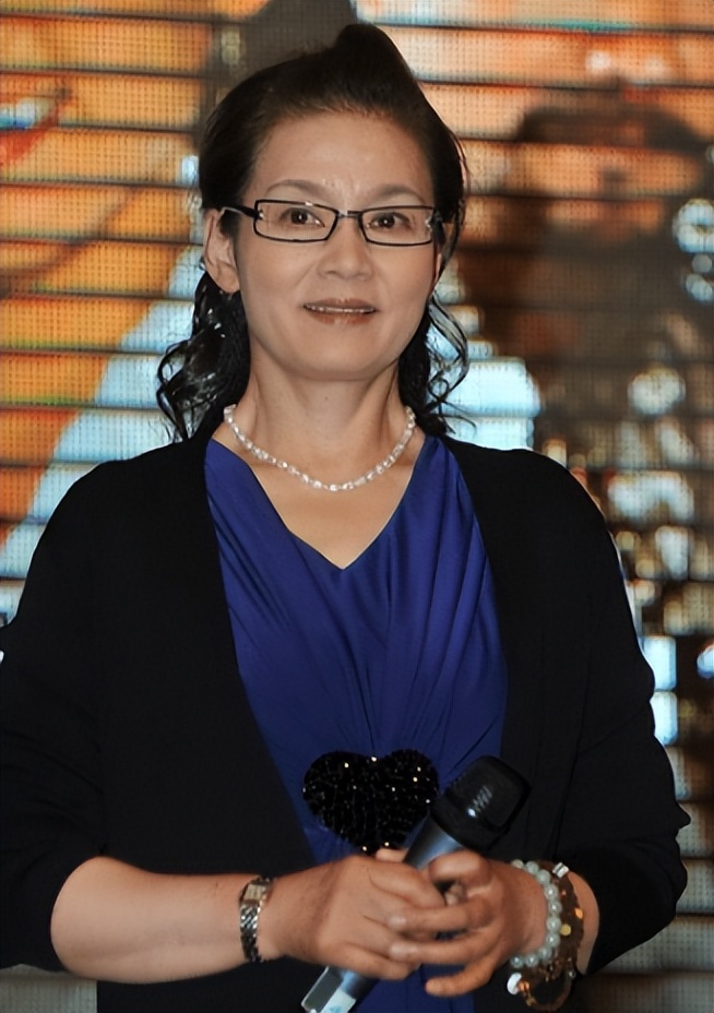 她好牛！13次夺影后，一生无儿无女，68岁却公开“表白”前夫