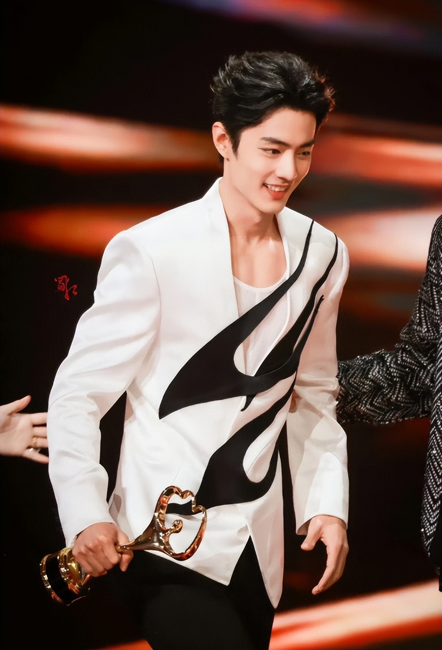 央视公开点名，肖战真实处境暴露，事实证明，杨紫一个字都没说错