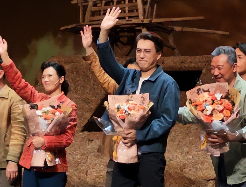 没想到,2026年刚开始,49岁靳东就以这种方式,再次让人刮目相看