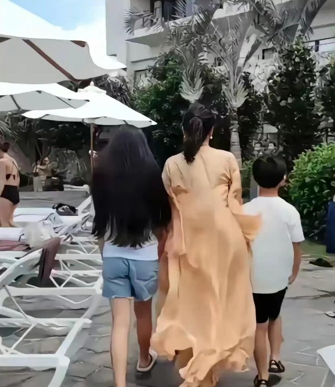 张兰飞台北陪孙女购物,家庭矛盾激化,谁来守护孩子的笑容?