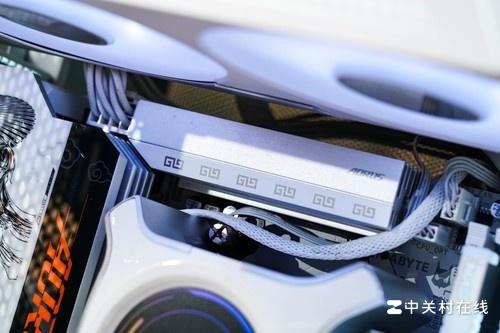 技嘉B850M AORUS ELITE WIFI7 ICE-P图赏