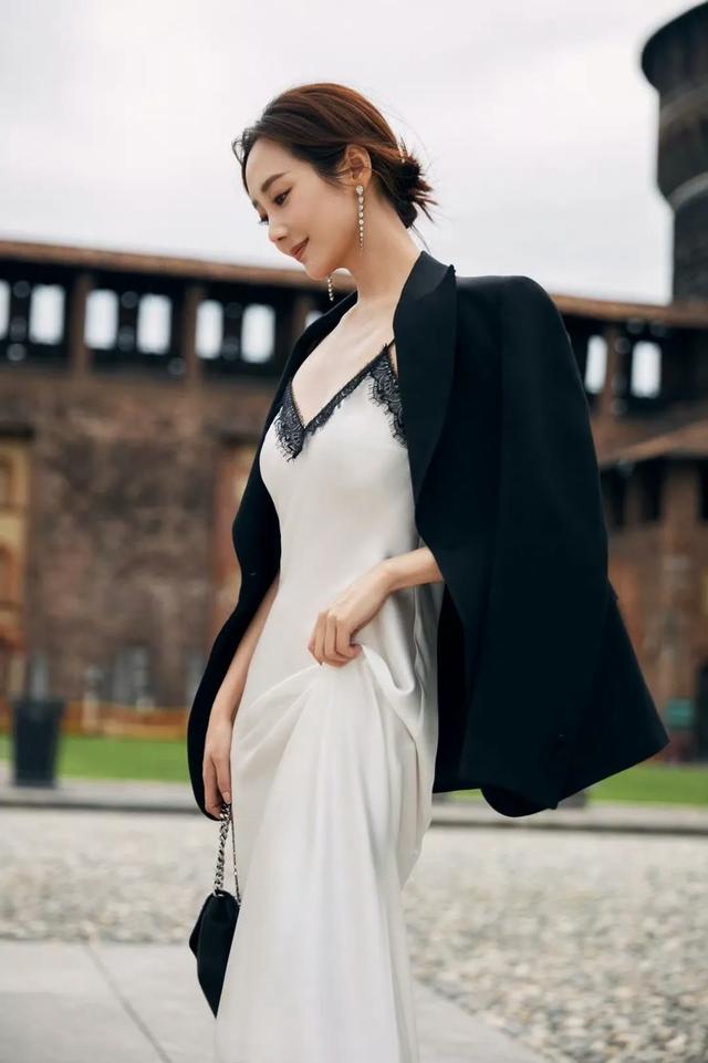 李纯白色连衣裙,清新脱俗的美